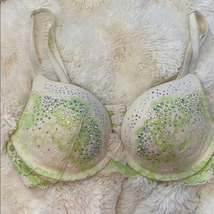Victoria Secrets, Dream Angels push-up bra 32B